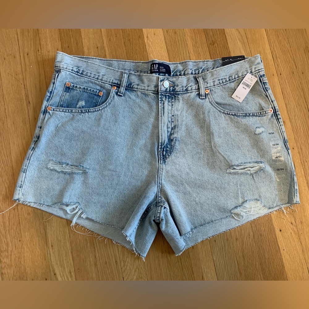NWT GAP DENIM STRIDE DISTRESSED 100%COTTON LITE WASH SHORTS SIZE 18/34